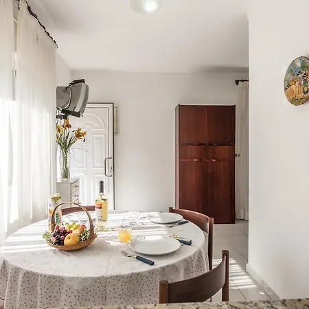 Apartment Centeanes White House *